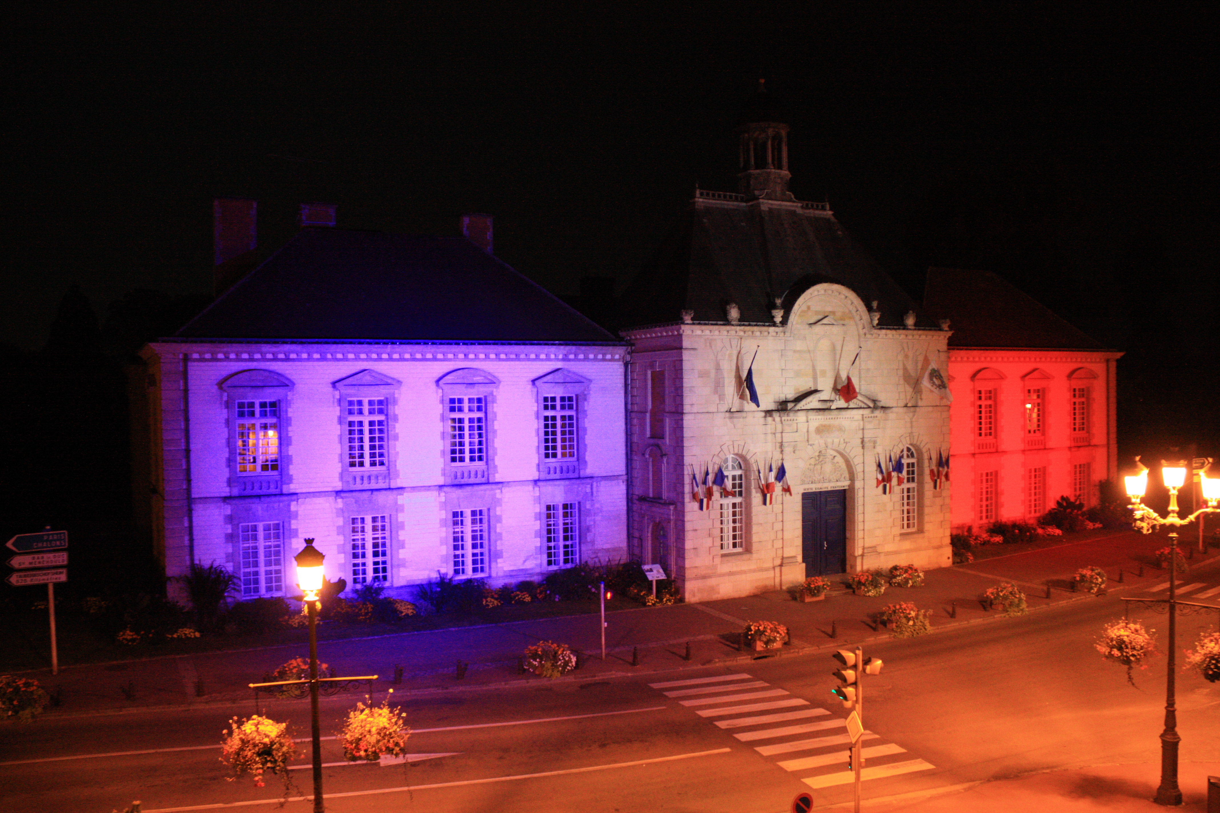 La mairie illuminée pour le Centenaire de la bataille de la Marne.